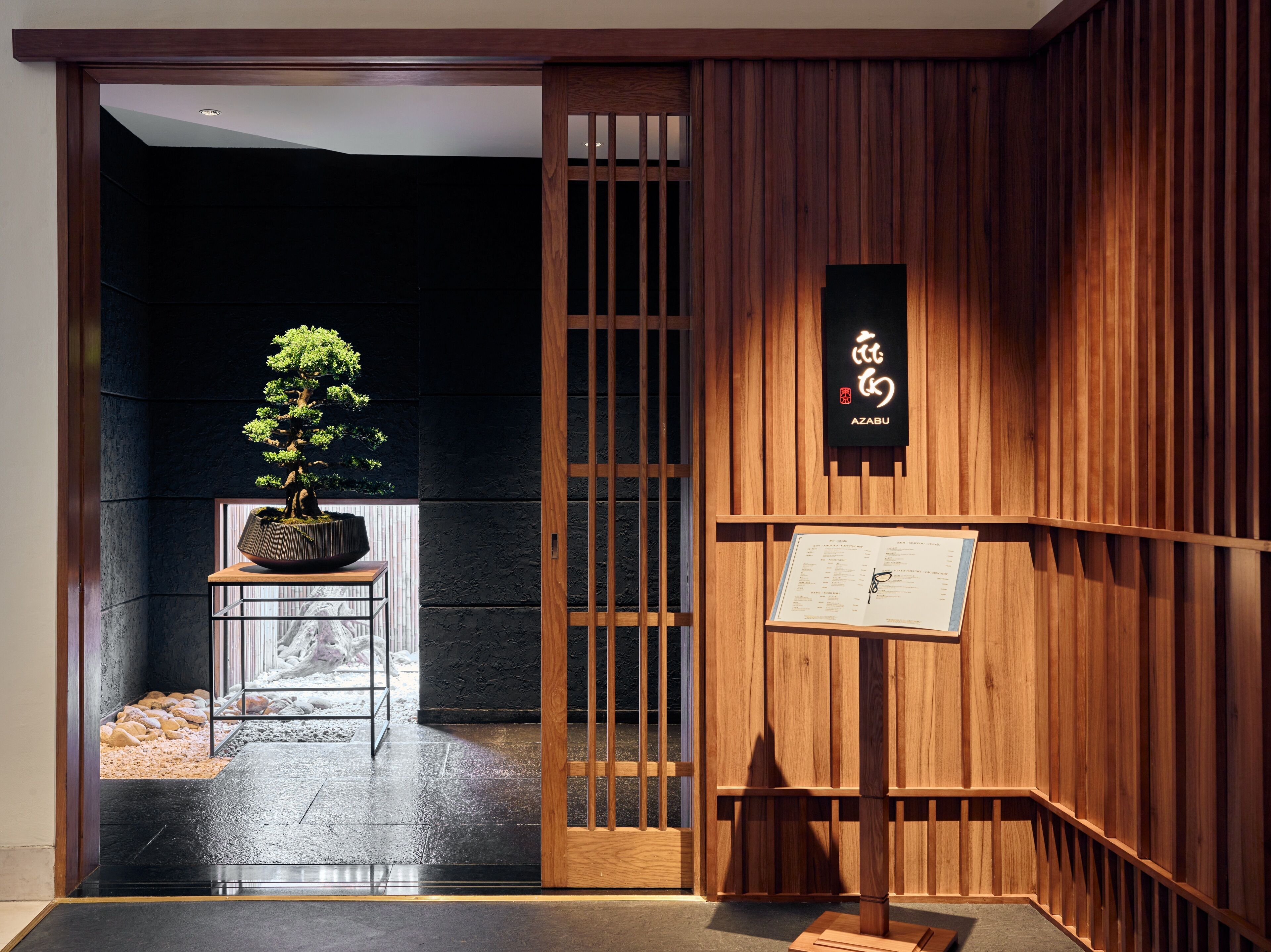 2 restaurants, breakfast, lunch, dinner served; japanese cuisine