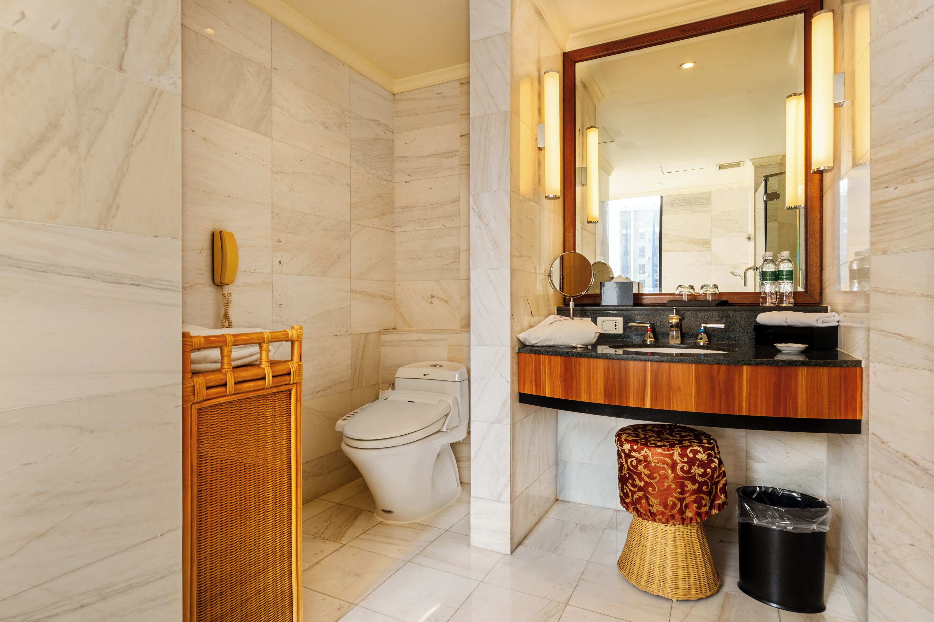 separate bathtub and shower, rainfall showerhead, free toiletries