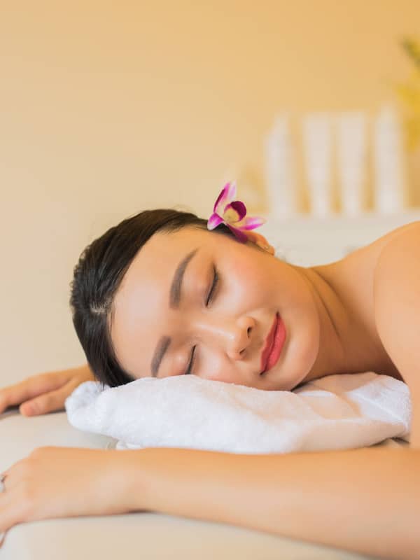 Body treatments, facials, 1 treatment room