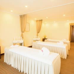 Body treatments, facials, 1 treatment room