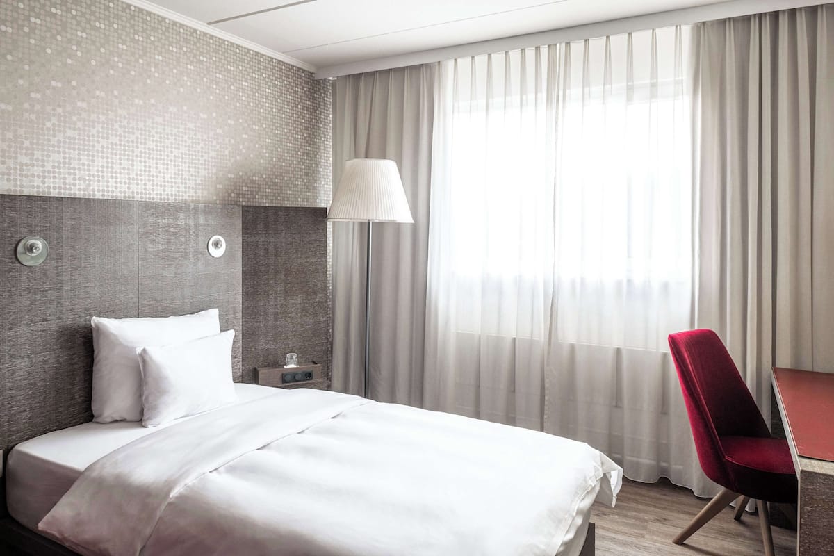 Hypo-allergenic bedding, in-room safe, individually decorated