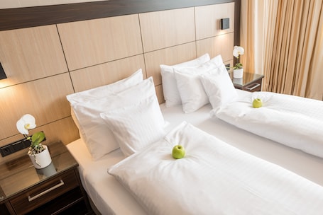 Suite | 1 bedroom, in-room safe, desk, blackout drapes