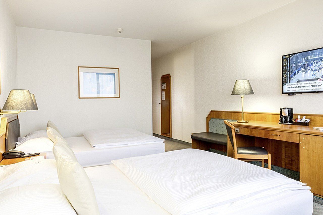 Zimmersafe, Schreibtisch, Bügeleisen/Bügelbrett, kostenloses WLAN