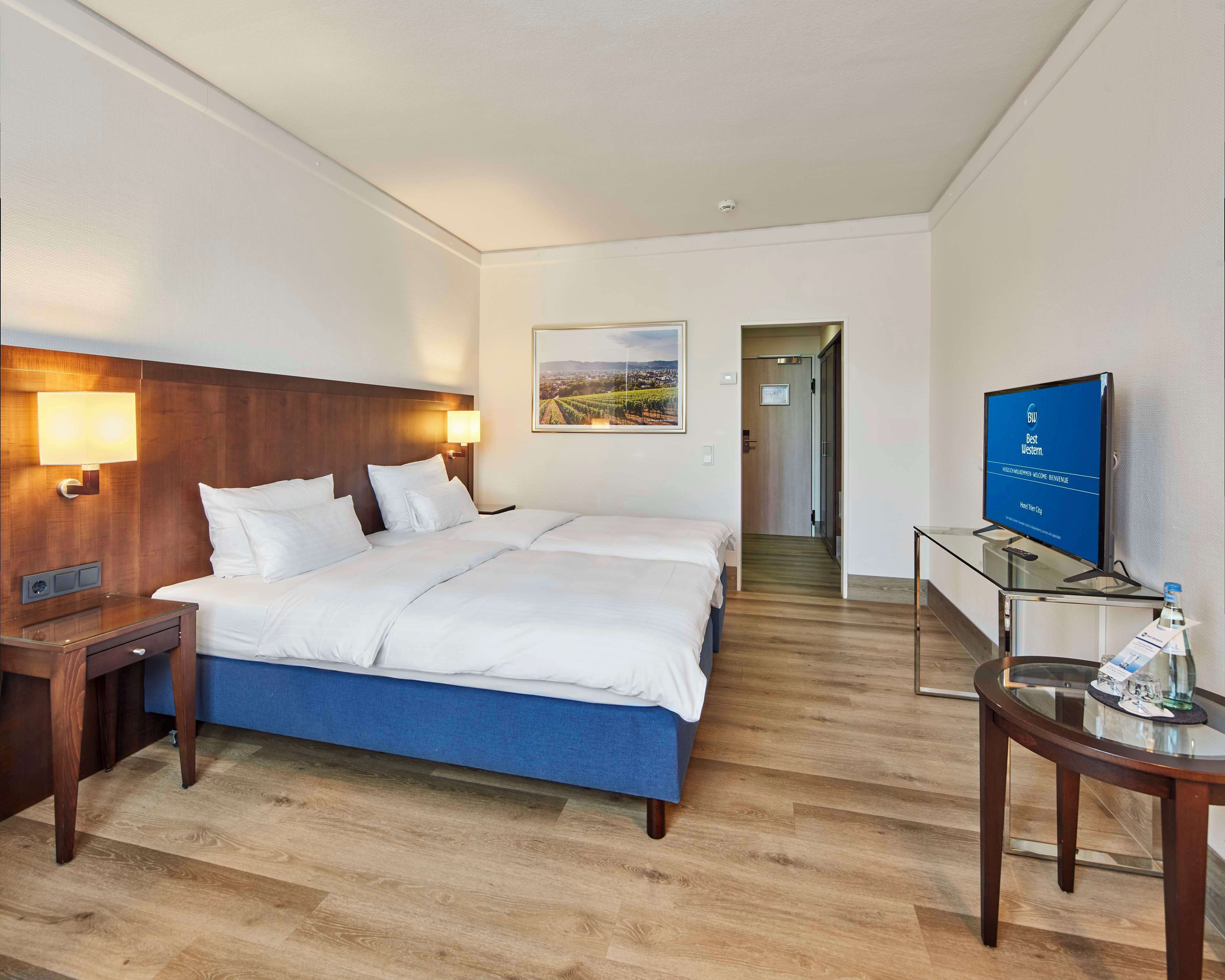 junior suite, 1 double bed (cozy sitting corner) | hypo-allergenic bedding, desk, blackout curtains, iron/ironing board