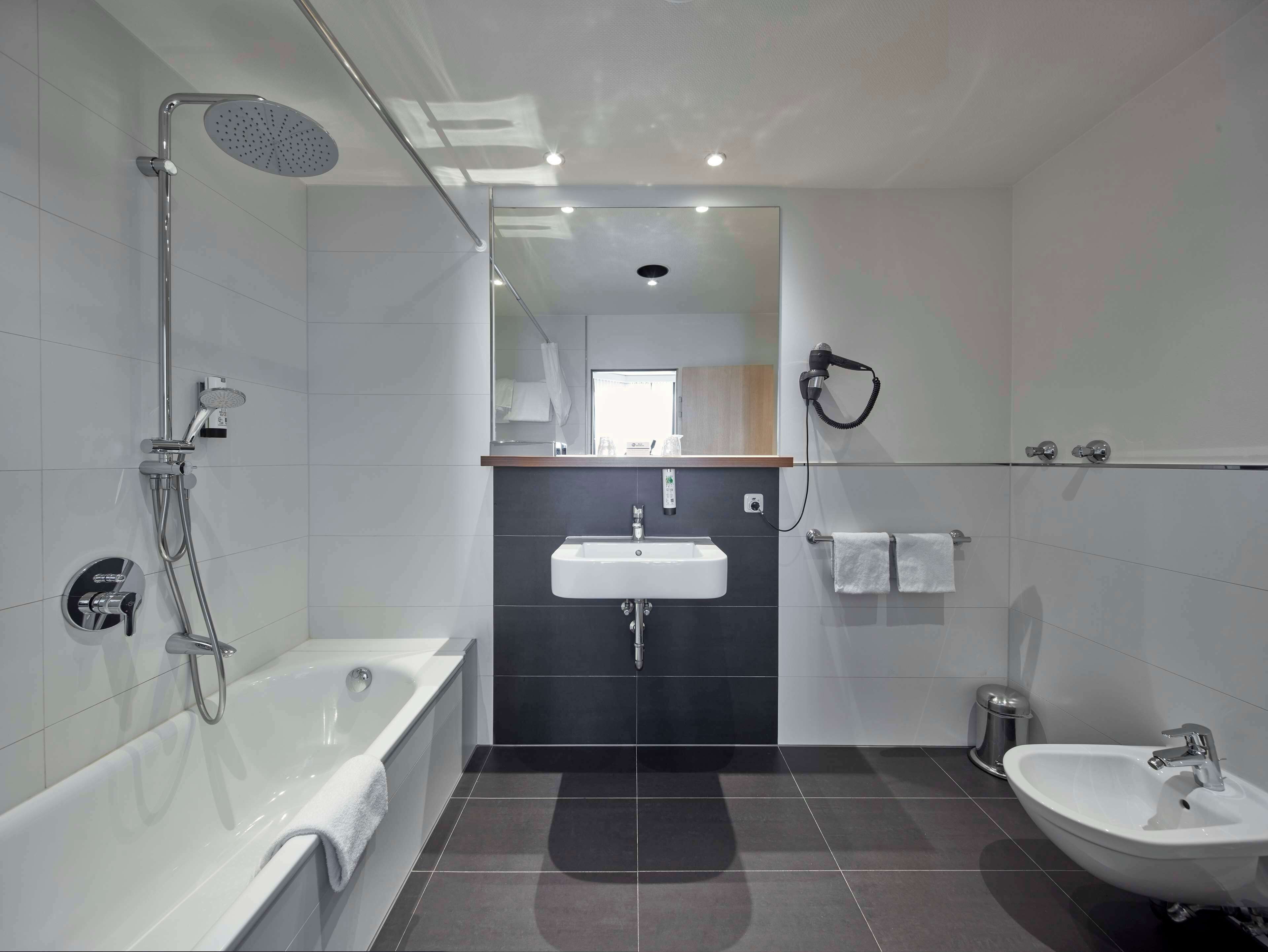 junior suite, 1 double bed (cozy sitting corner) | bathroom | rainfall showerhead, free toiletries, hair dryer, towels