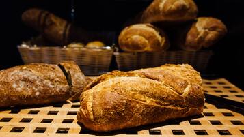 A loaf of bread on a wooden cutting board.