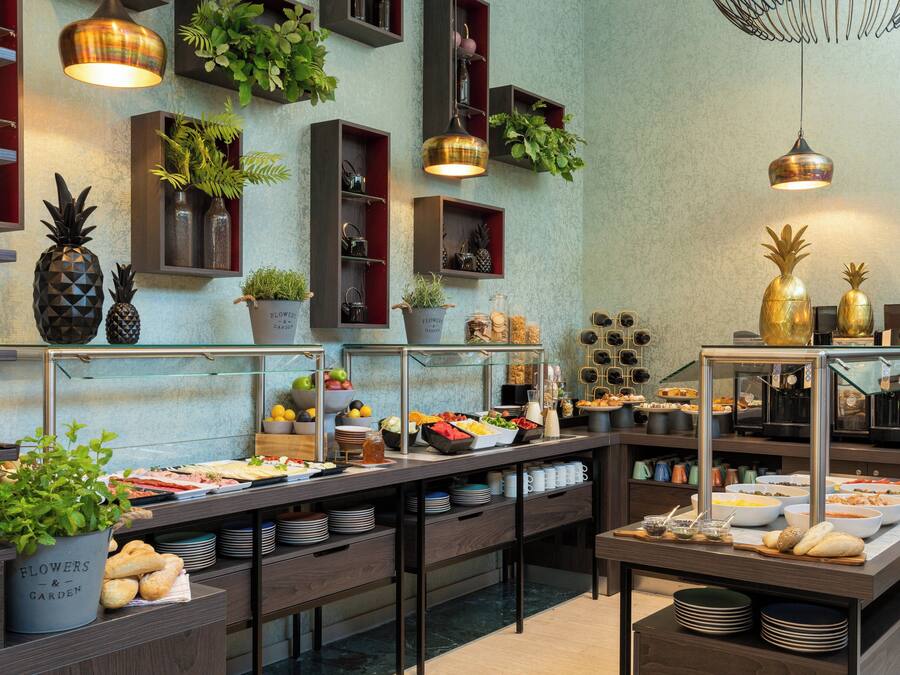 Petit déjeuner buffet (15 EUR par personne)