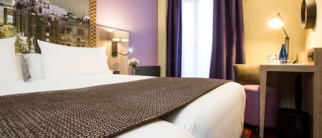 Zimmersafe, Schreibtisch, Verdunkelungsvorhänge, kostenloses WLAN