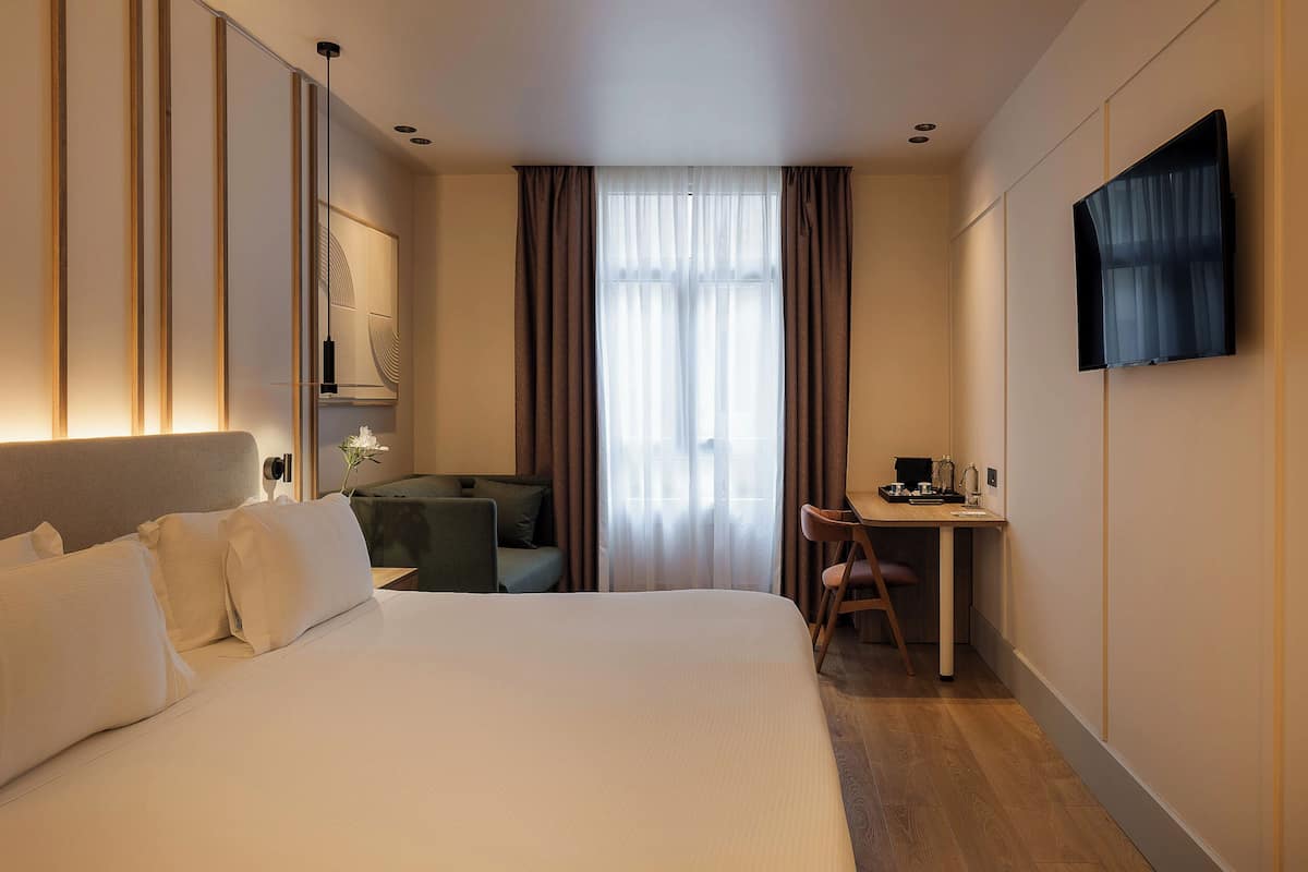 Daunenbettdecken, Minibar, Zimmersafe, individuell eingerichtet