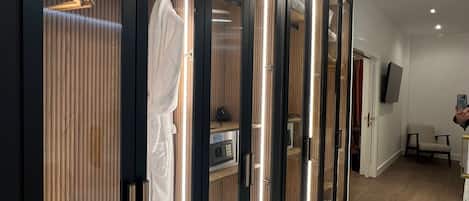 Premium Studio Suite | Tempur-Pedic beds, minibar, in-room safe, individually furnished