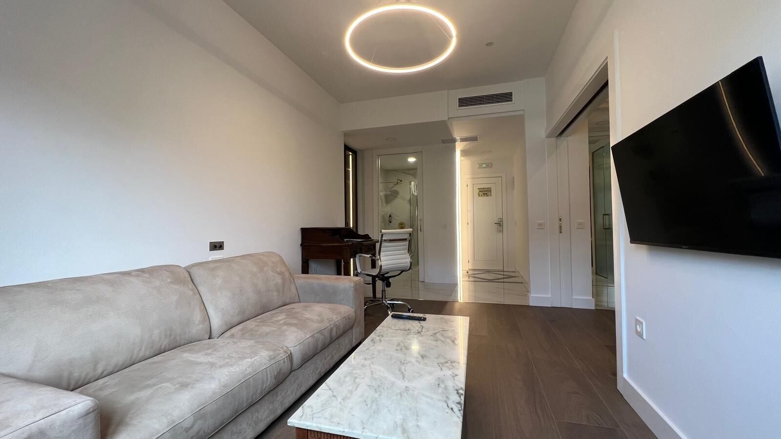 premium studio suite | 1 bedroom, tempur-pedic beds, minibar, in-room safe