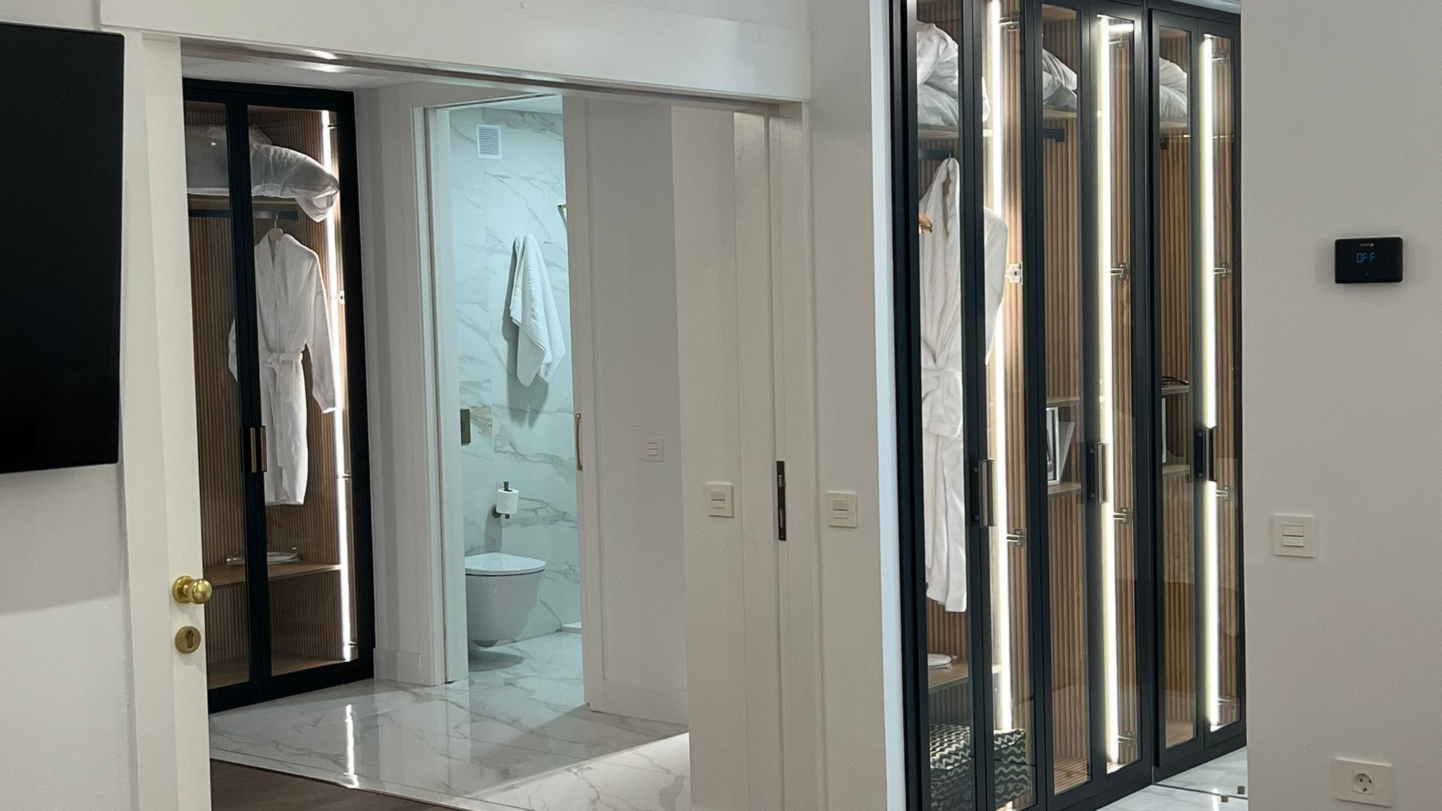 premium studio suite | 1 bedroom, tempur-pedic beds, minibar, in-room safe