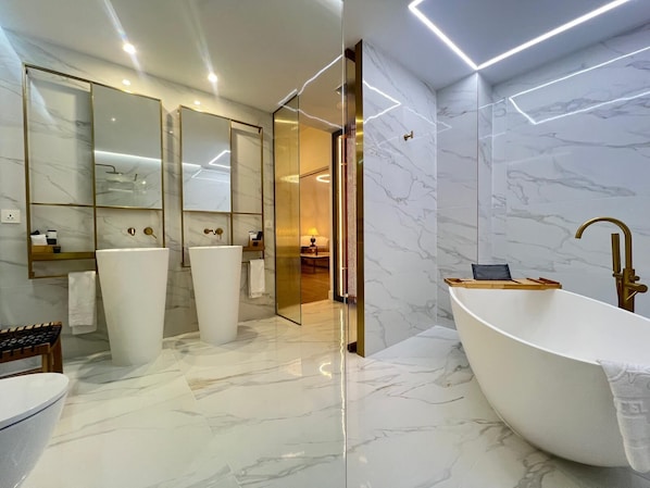 Premium Studio Suite | Bathroom