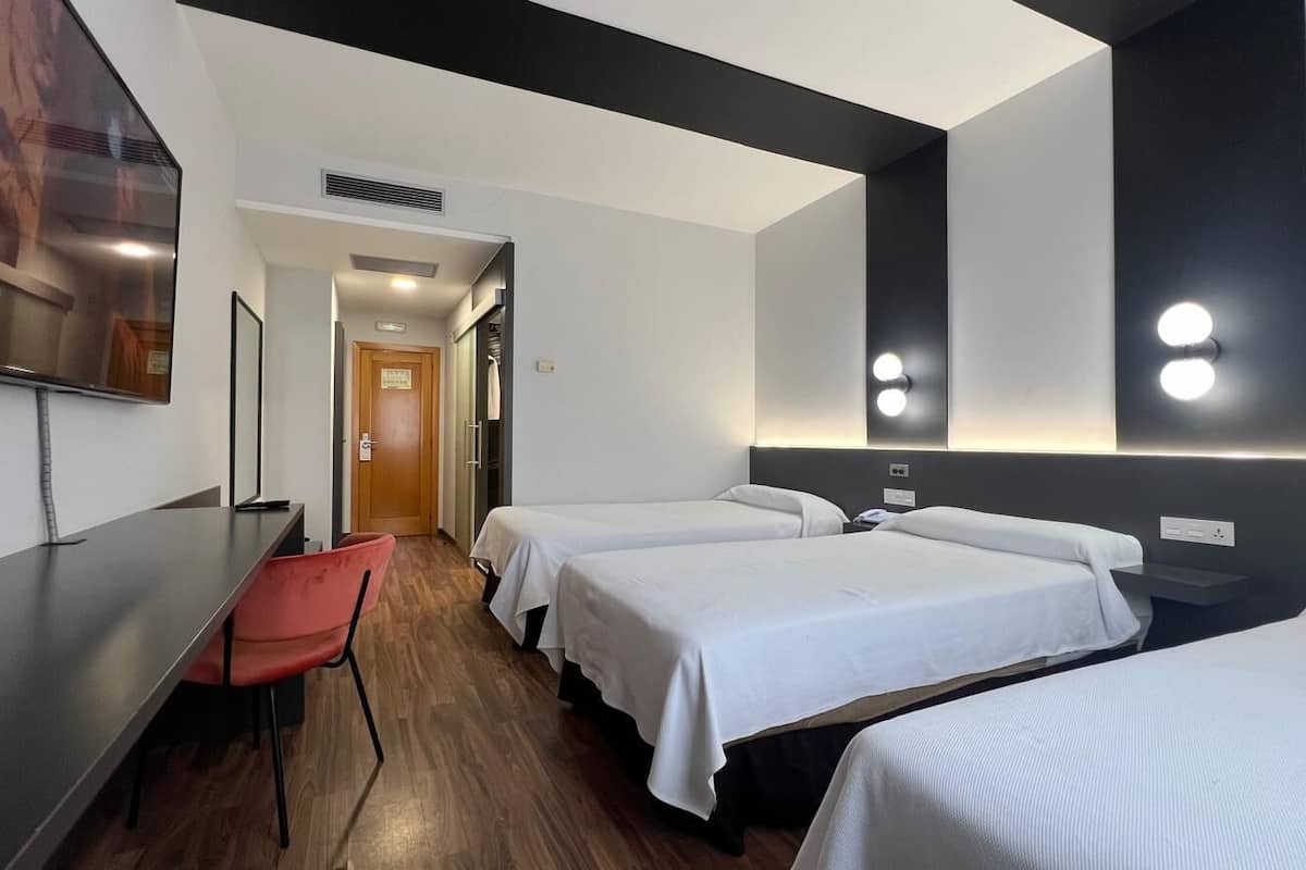 Premium Triple Room | Bathroom