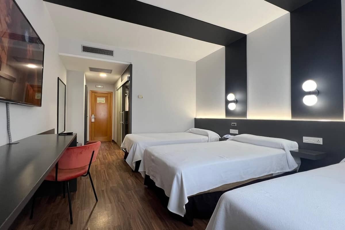 Premium Triple Room | Bathroom | Free toiletries, hair dryer, towels, soap