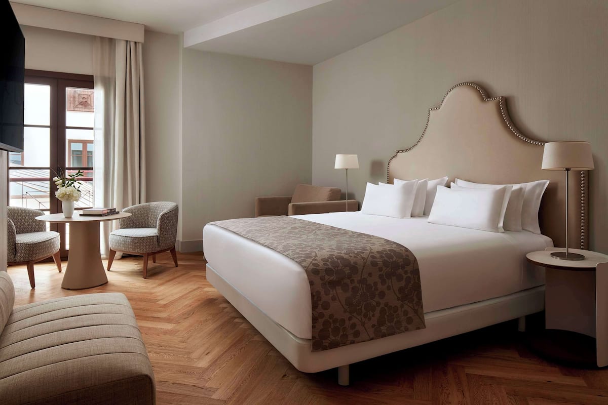 Premium Triple Room | 1 bedroom, minibar, in-room safe, desk
