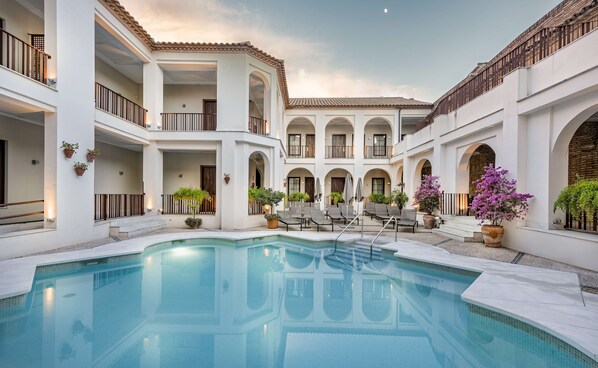 Outdoor pool, pool loungers