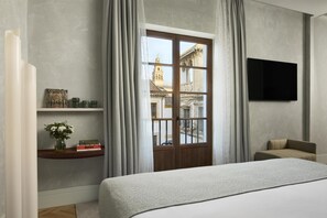 Minibar, in-room safe, desk, blackout drapes - NH Collection Palacio de Córdoba (Córdoba)