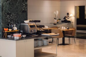 Buffet déjeuner (14.9 EUR par personne)