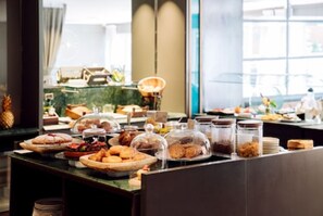 Frokostbuffé hver dag (EUR 16 per person)