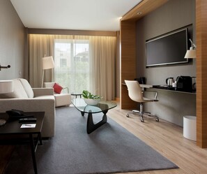 Minibar, in-room safe, desk, blackout drapes - NH Collection San Sebastián Aránzazu (San Sebastián)