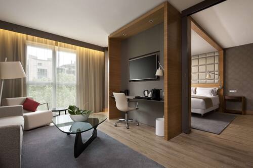 Minibar, coffre-fort, bureau, rideaux d’obscurcissement