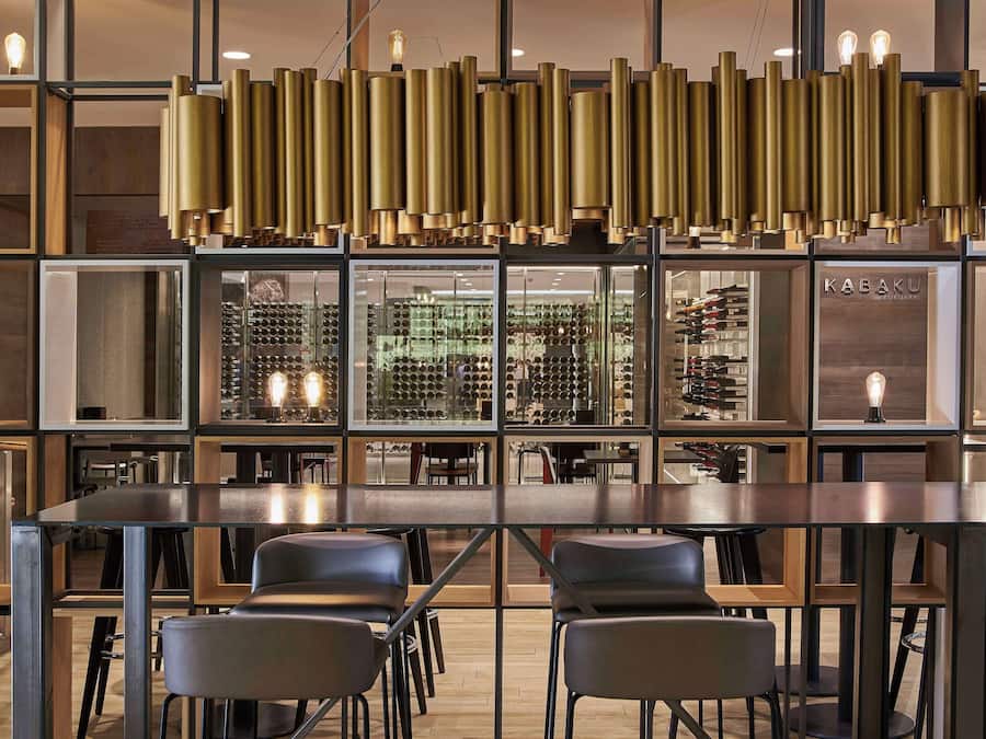 Lunch och middag serveras, njut av de goda smakerna från medelhavsköket.