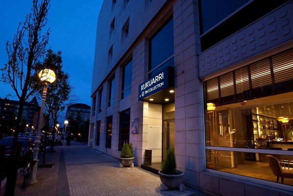 Lunch and dinner served, Mediterranean cuisine