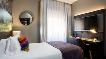 经济单人房 | 客房内保险箱、办公桌、免费 WiFi、床单