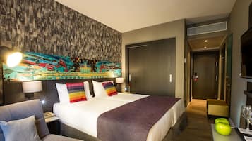 Habitació triple Comfort | Caixa forta a l'habitació, escriptori, wifi gratuïta i roba de llit