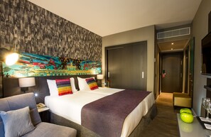 Comfort Triple Room | In-room safe, desk, free WiFi, bed sheets