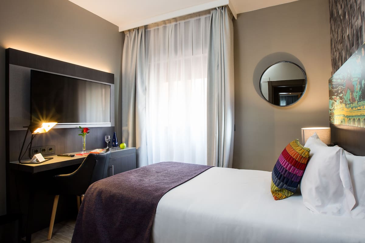 In-room safe, desk, free WiFi, bed sheets