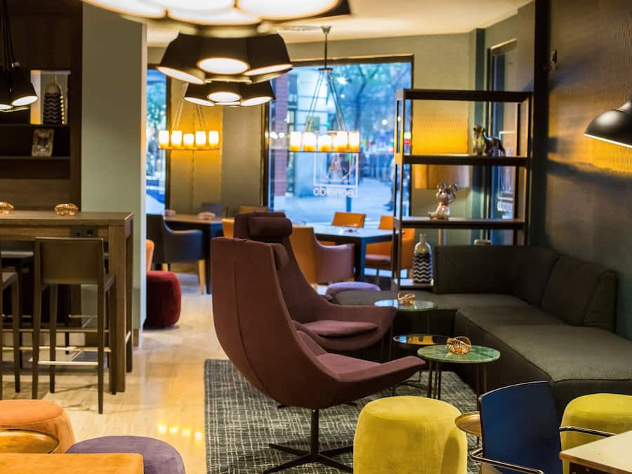 Coin salon dans le hall