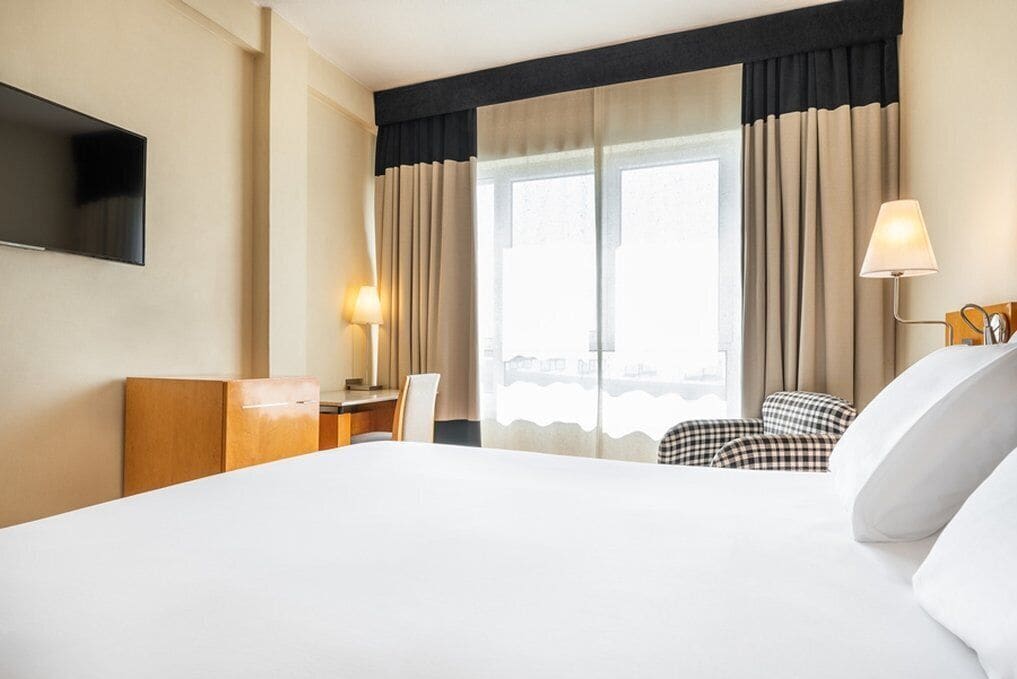 minibar, in-room safe, desk, soundproofing