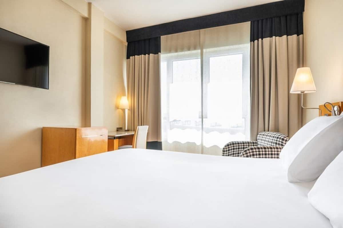 minibar, in-room safe, desk, soundproofing