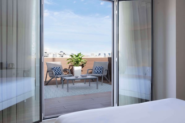 Minibar, in-room safe, desk, blackout curtains
