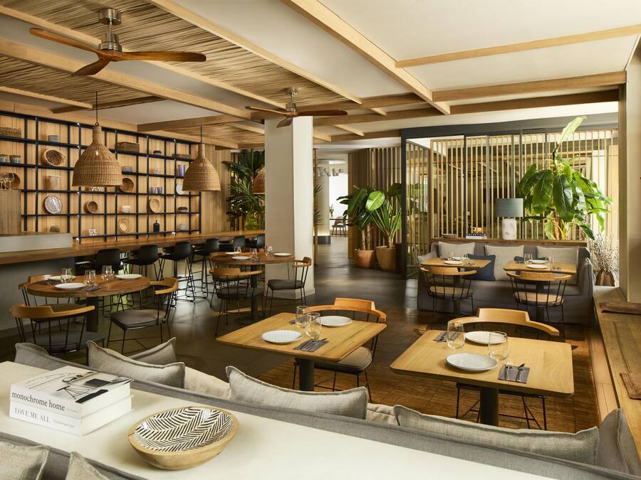 Se ofrece un desayuno bufé todos los días (por un coste adicional)