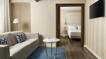 Minibar, caja fuerte, escritorio y cortinas opacas