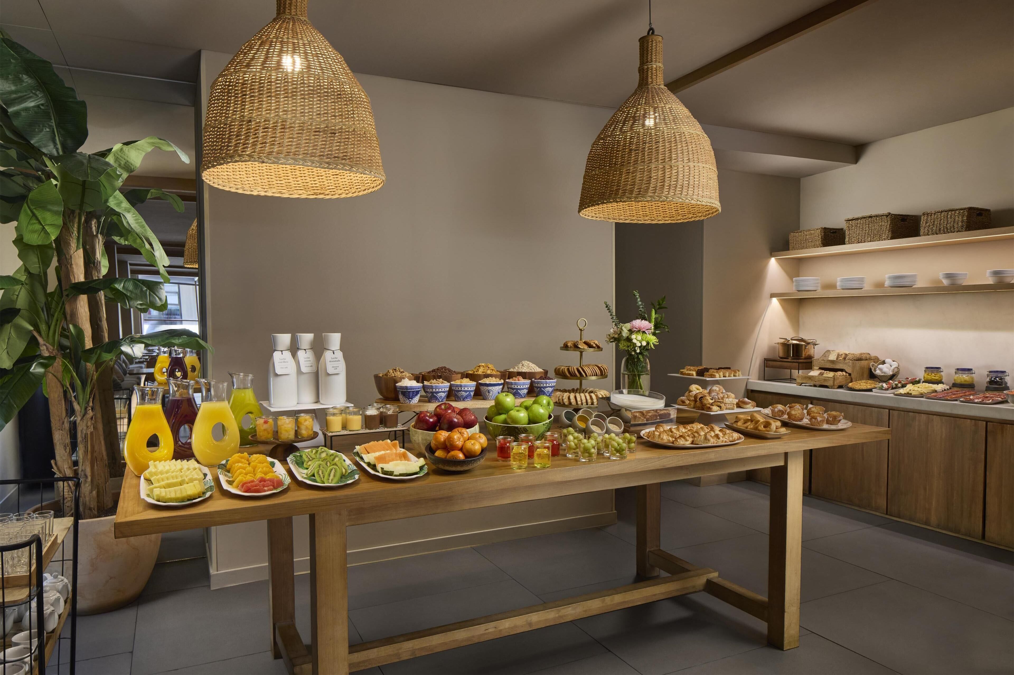 lunch and dinner served