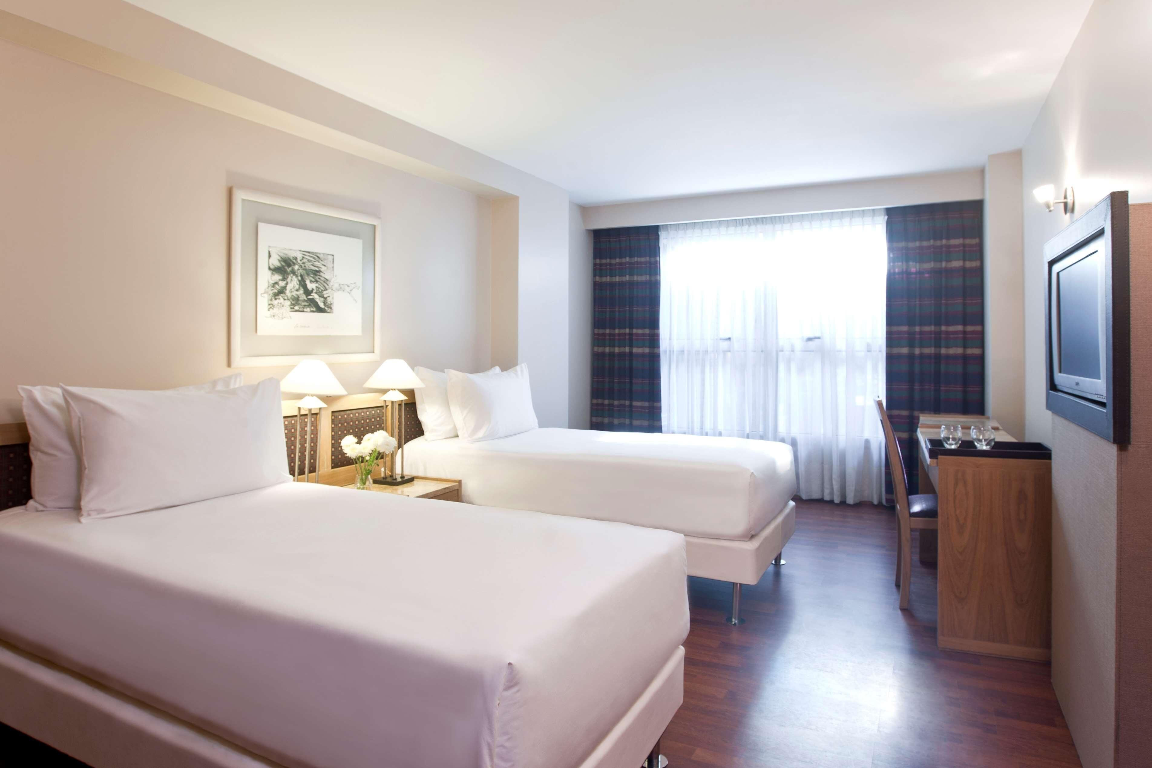 Ropa de cama de alta calidad, edredón, camas con pillow-top y minibar 