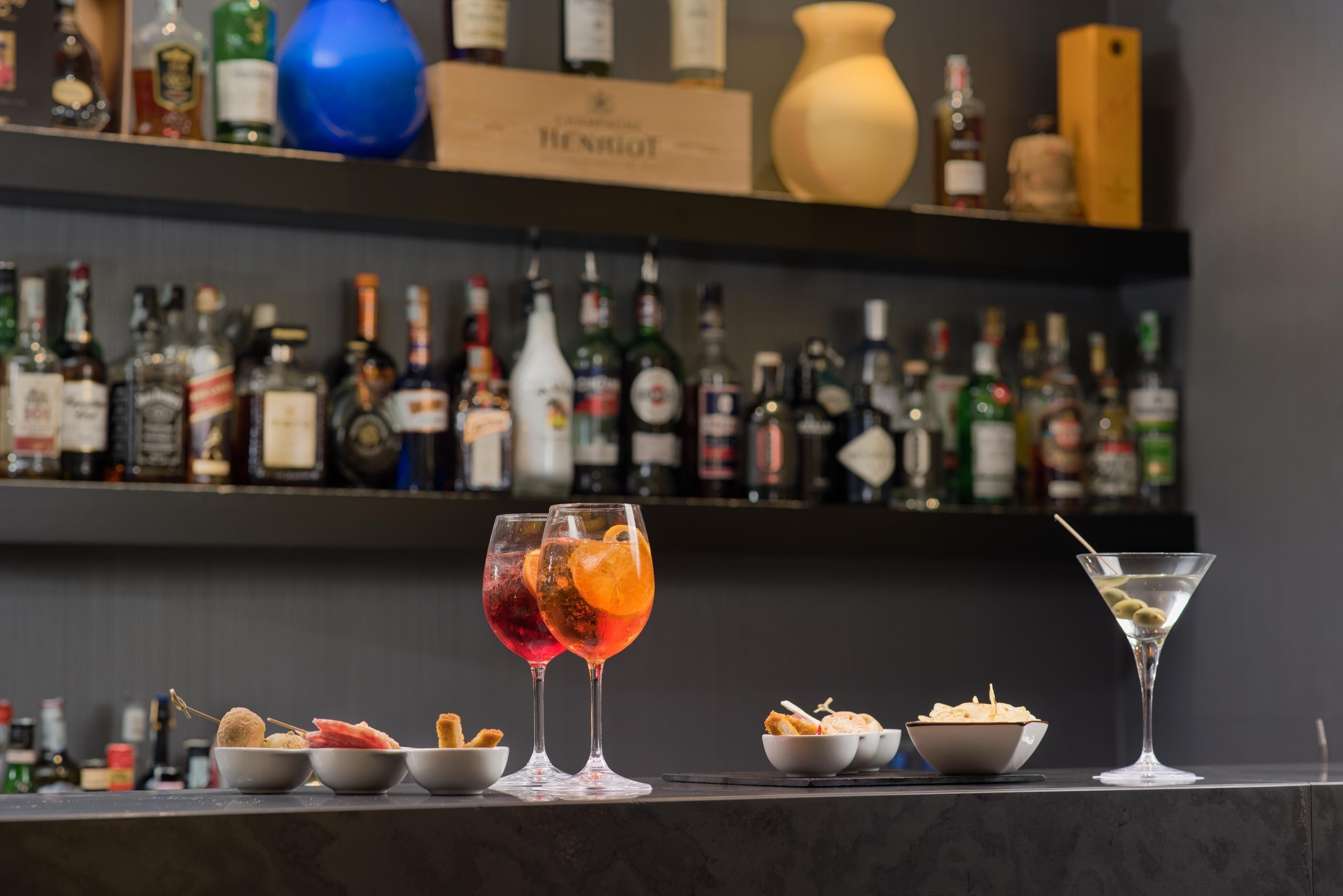 供应午餐和晚餐