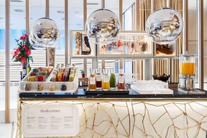 Desayuno buffet todos los días (EUR 31 por persona) 