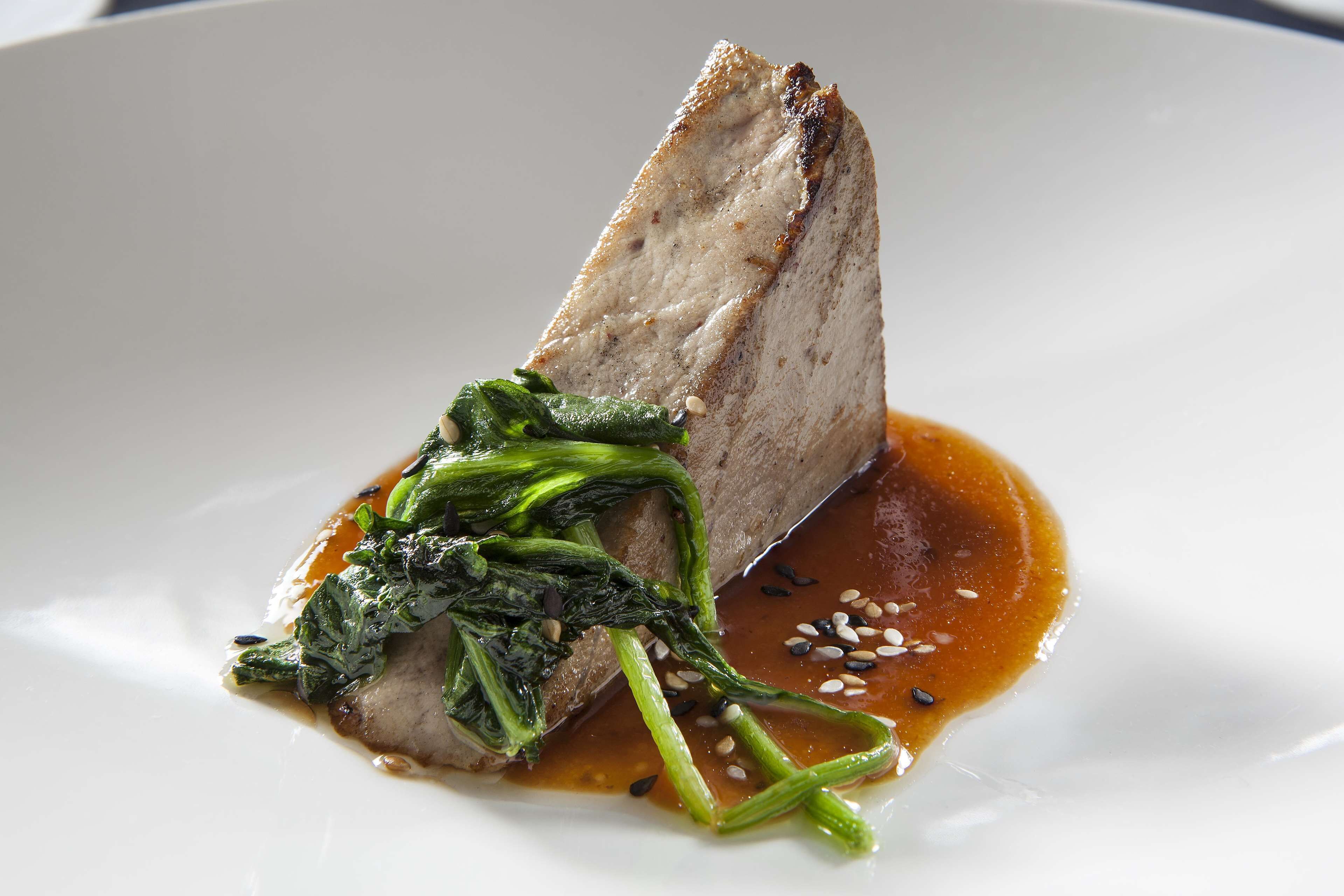 lunch and dinner served, international cuisine