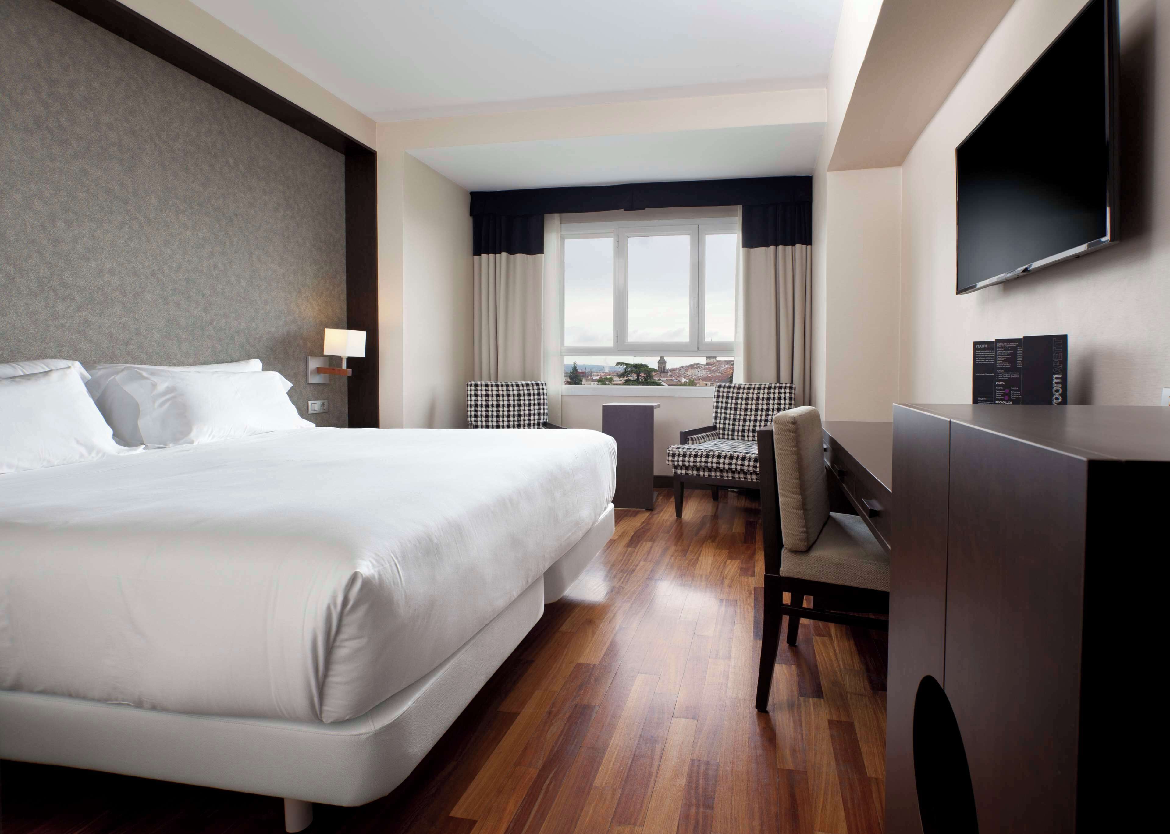 1 bedroom, minibar, in-room safe, desk