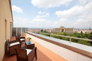 Minibar, coffre-fort, bureau, rideaux d’obscurcissement