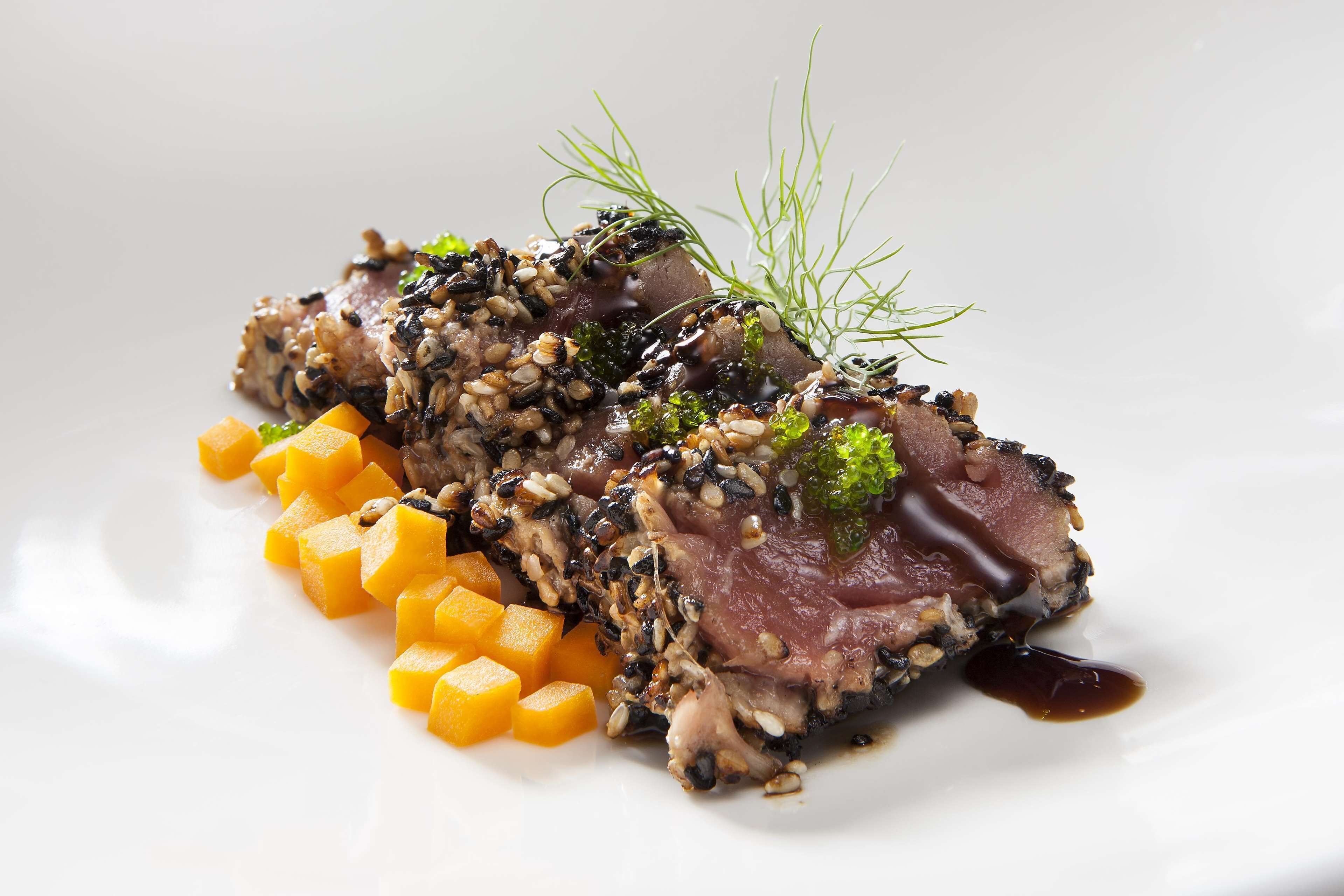 lunch and dinner served, international cuisine