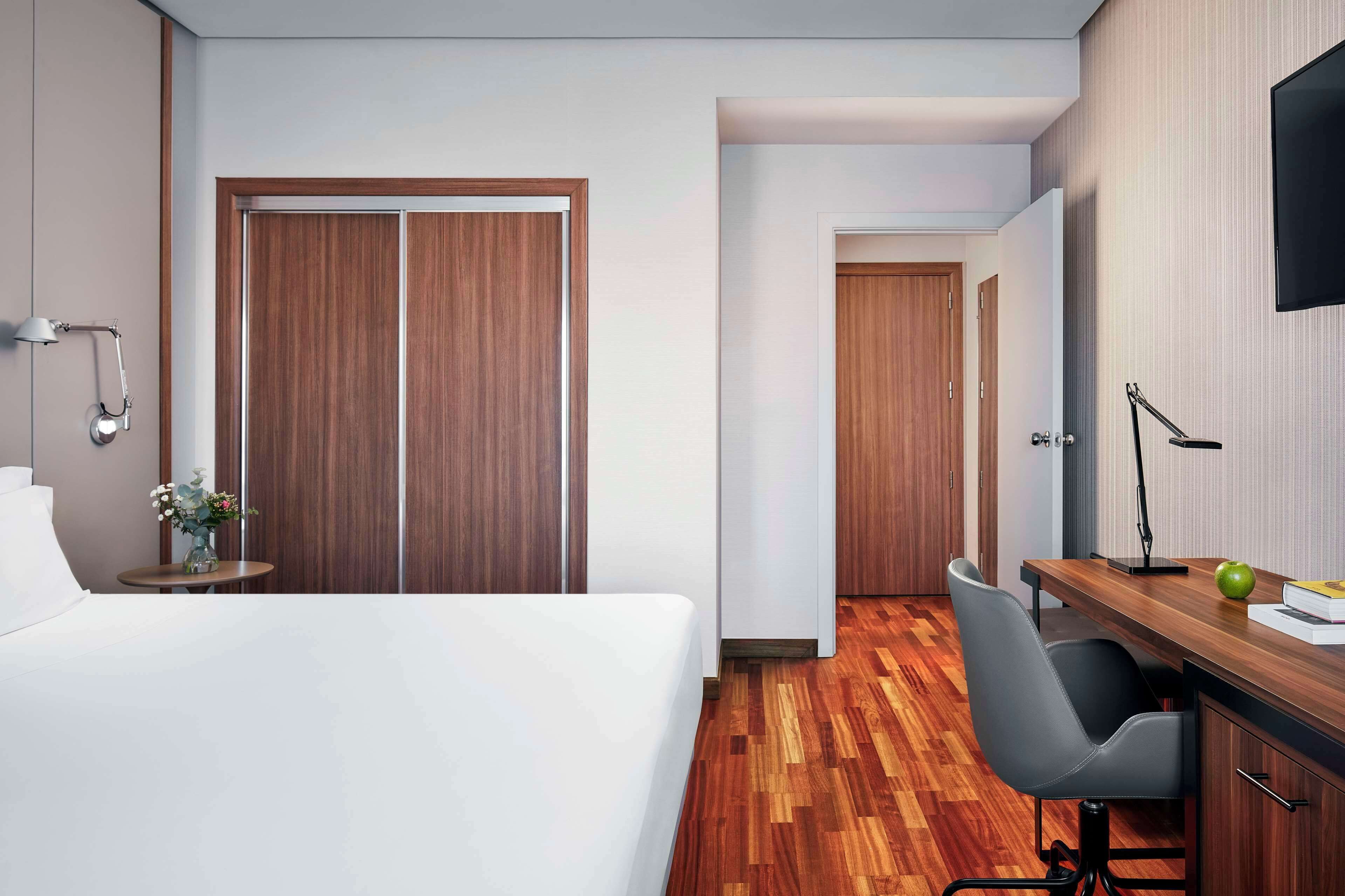 standard room | minibar, in-room safe, desk, blackout curtains