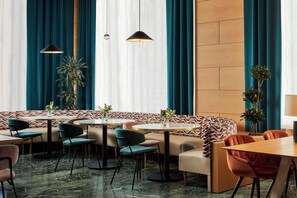 Se ofrece un desayuno bufé todos los días (por un coste adicional)