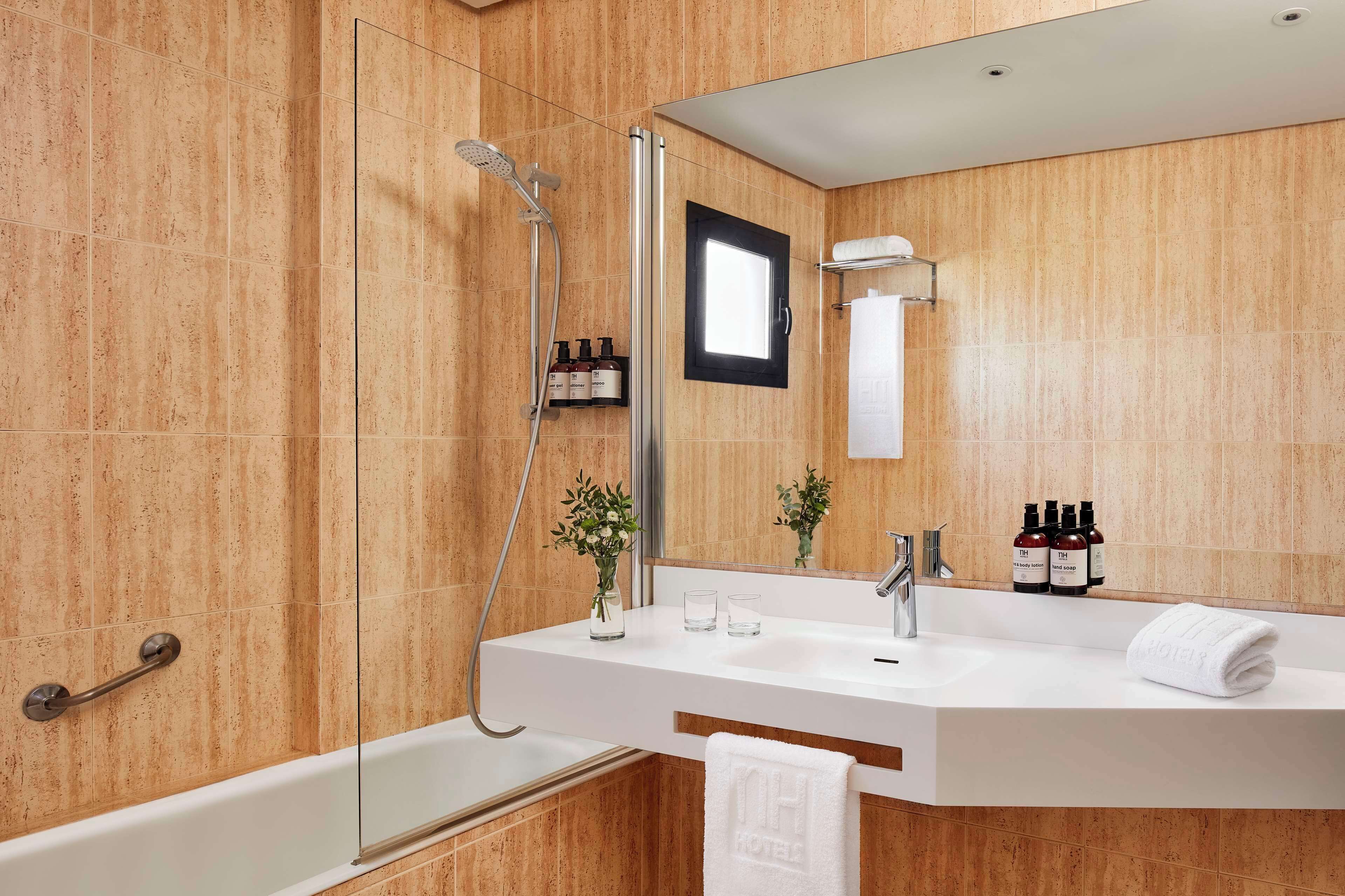 standard room | bathroom | eco-friendly toiletries, hair dryer, dressing gowns, towels