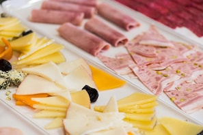 Daily buffet breakfast for a fee